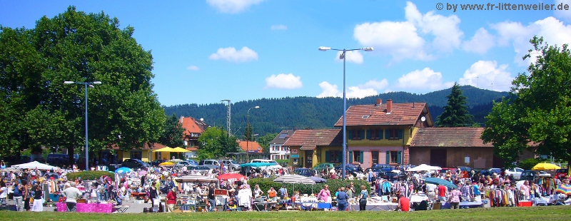 Panoramabild Bahnhof und Flohmarht